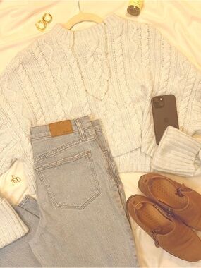 Cable Knit Crewneck Sweater - Cream